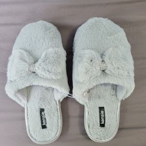 NWOT 🆕️ Slippers size 10/11